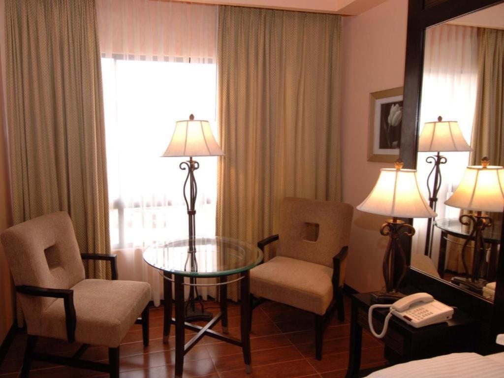 Planta Centro Bacolod Hotel & Residences Bagian luar foto