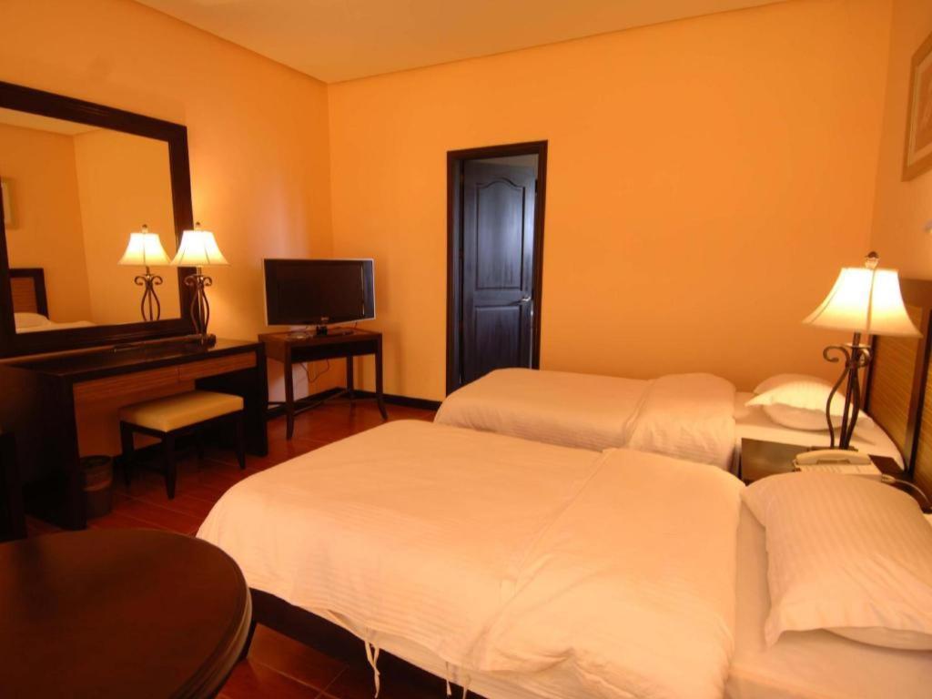 Planta Centro Bacolod Hotel & Residences Bagian luar foto