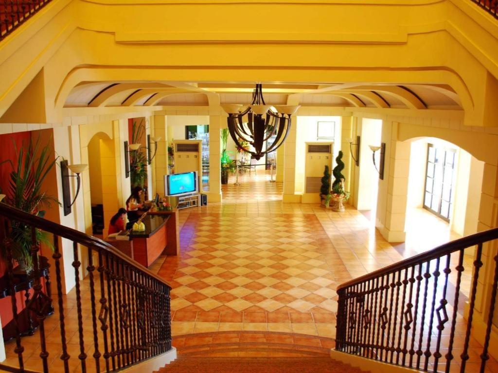 Planta Centro Bacolod Hotel & Residences Bagian luar foto