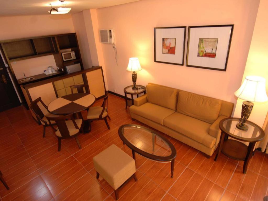 Planta Centro Bacolod Hotel & Residences Bagian luar foto