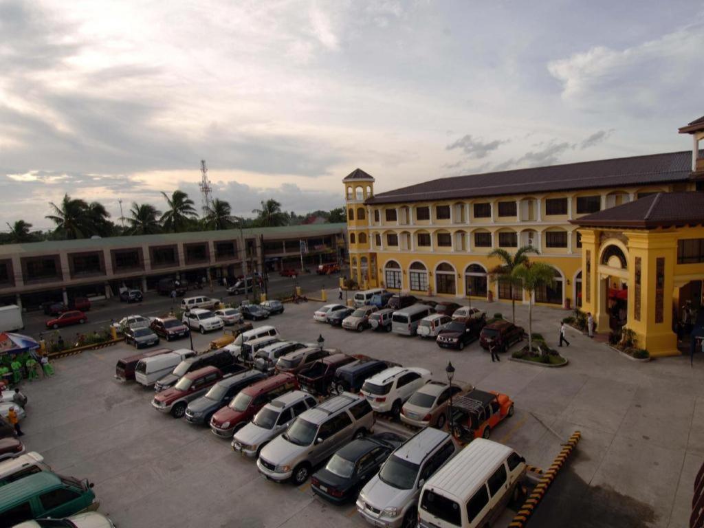 Planta Centro Bacolod Hotel & Residences Bagian luar foto