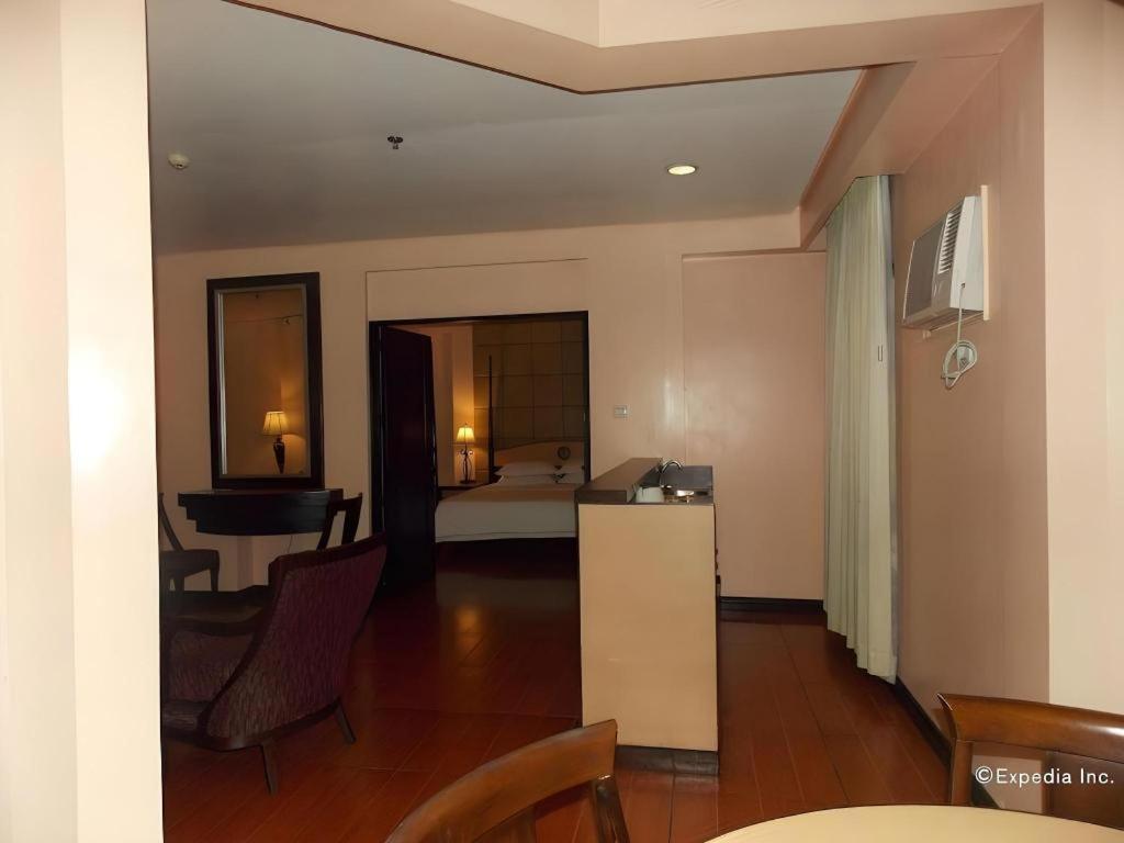 Planta Centro Bacolod Hotel & Residences Bagian luar foto