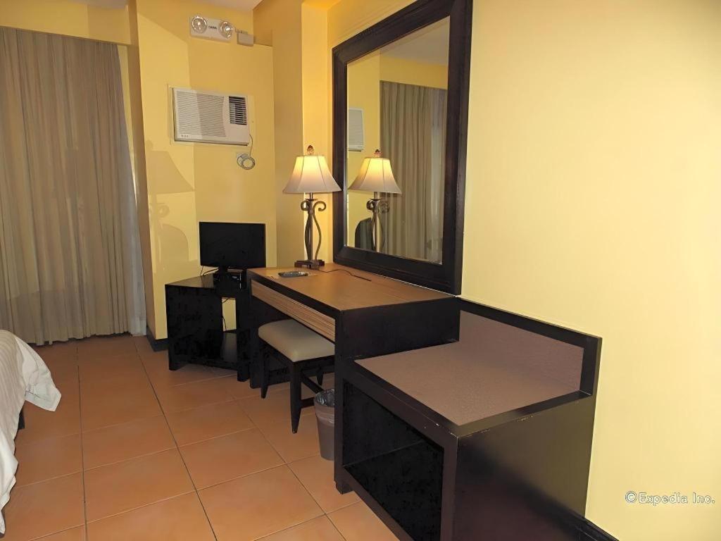 Planta Centro Bacolod Hotel & Residences Bagian luar foto