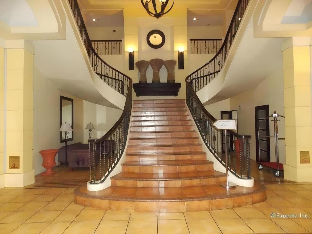 Planta Centro Bacolod Hotel & Residences Bagian luar foto