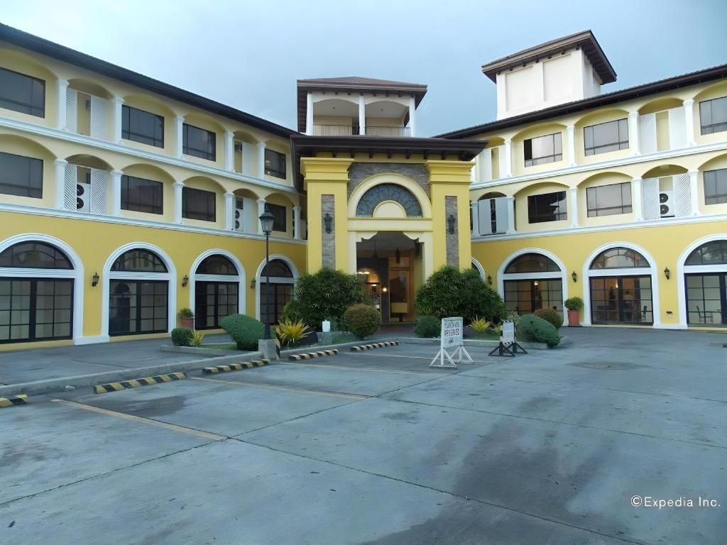 Planta Centro Bacolod Hotel & Residences Bagian luar foto