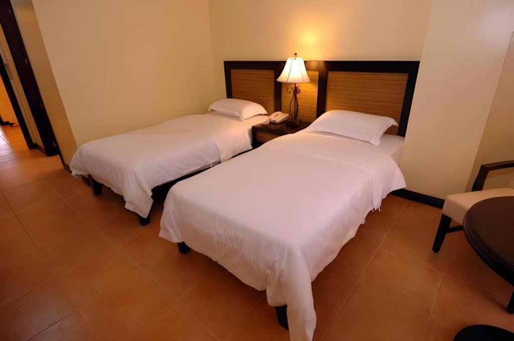 Planta Centro Bacolod Hotel & Residences Bagian luar foto