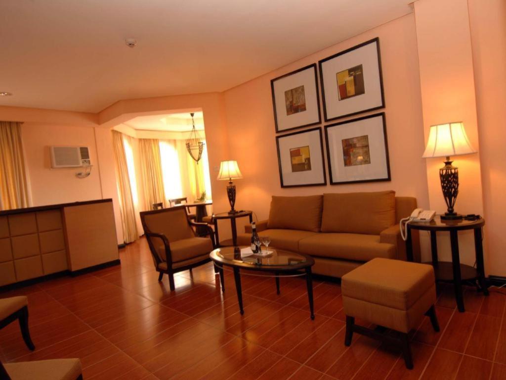 Planta Centro Bacolod Hotel & Residences Bagian luar foto