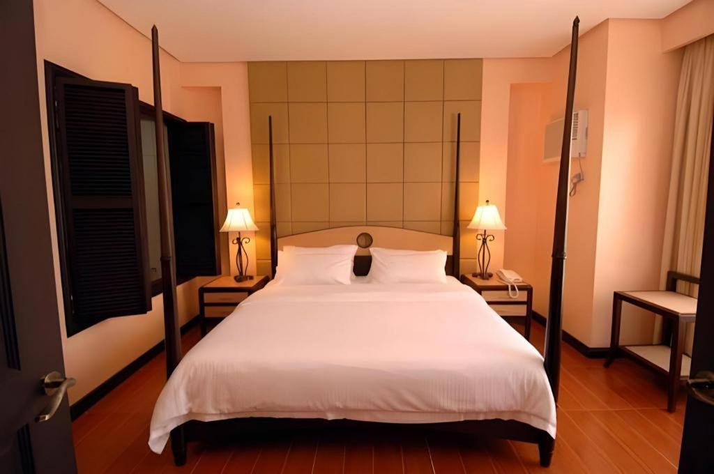 Planta Centro Bacolod Hotel & Residences Bagian luar foto