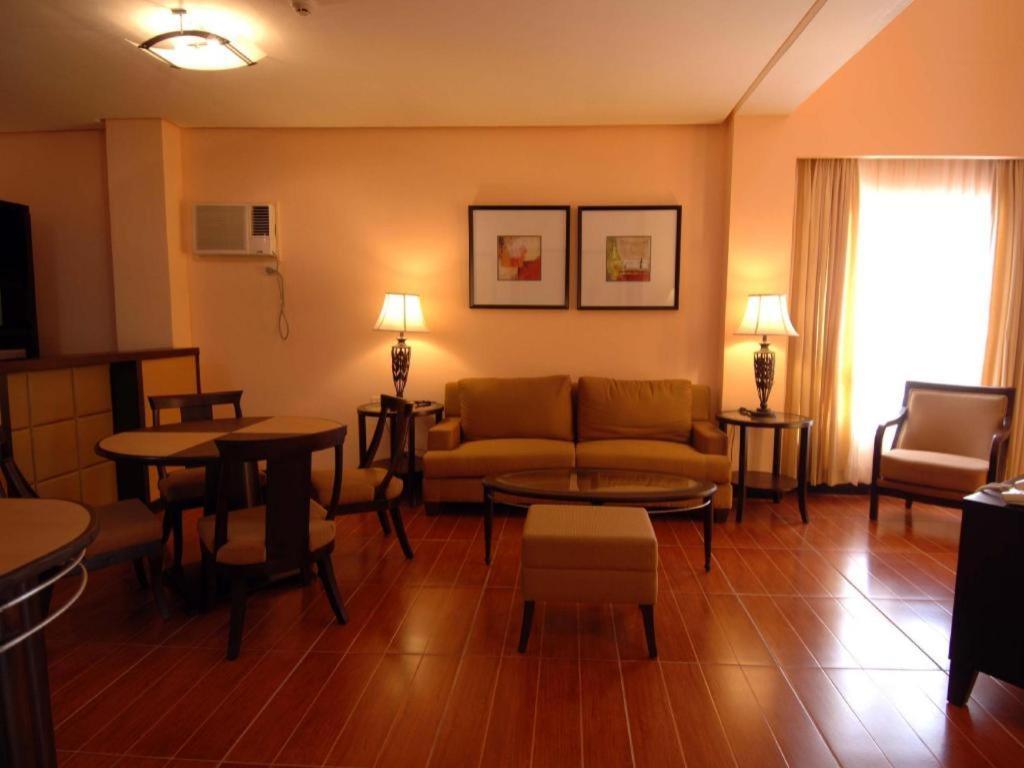 Planta Centro Bacolod Hotel & Residences Bagian luar foto
