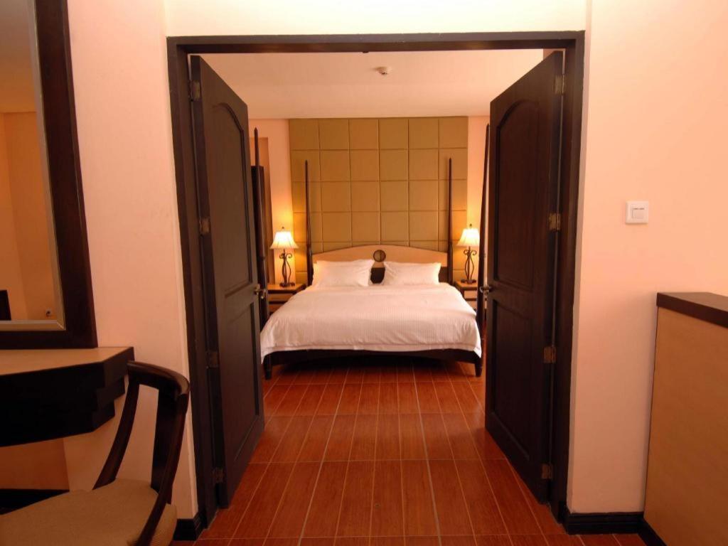 Planta Centro Bacolod Hotel & Residences Bagian luar foto
