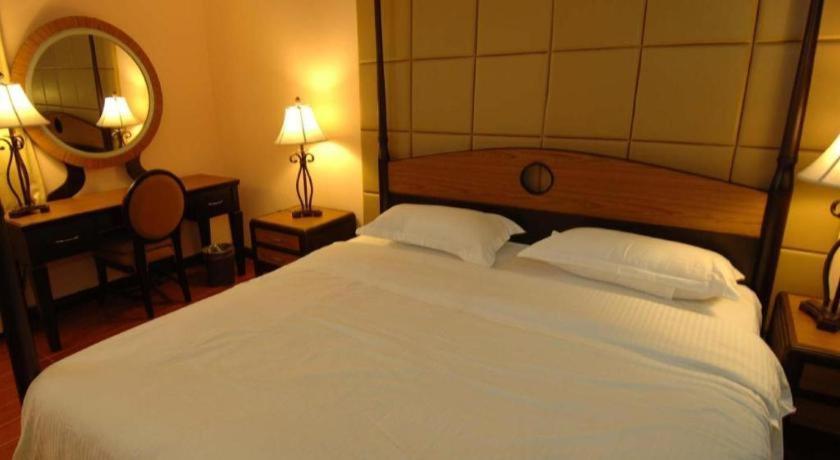 Planta Centro Bacolod Hotel & Residences Bagian luar foto