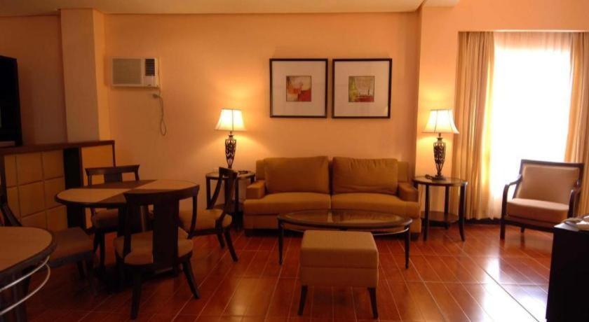 Planta Centro Bacolod Hotel & Residences Bagian luar foto