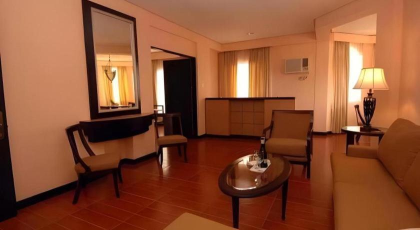 Planta Centro Bacolod Hotel & Residences Bagian luar foto