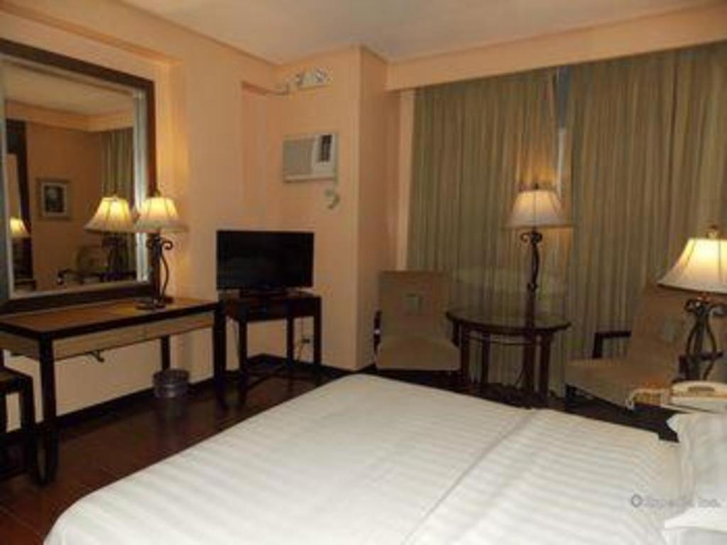 Planta Centro Bacolod Hotel & Residences Bagian luar foto