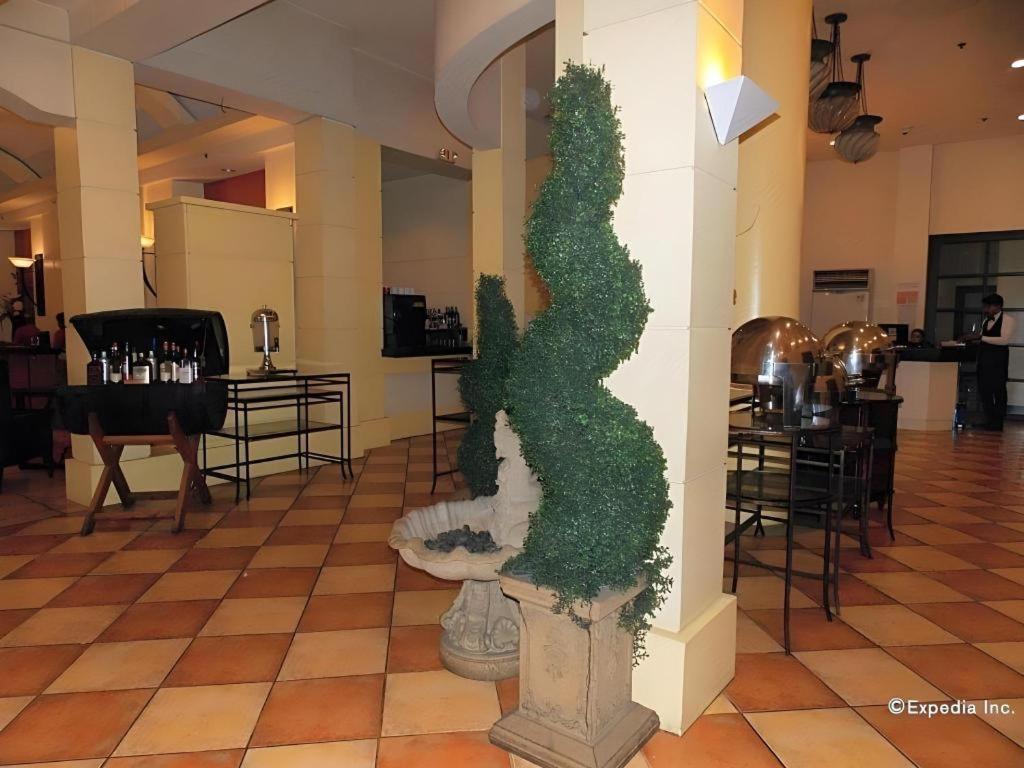Planta Centro Bacolod Hotel & Residences Bagian luar foto