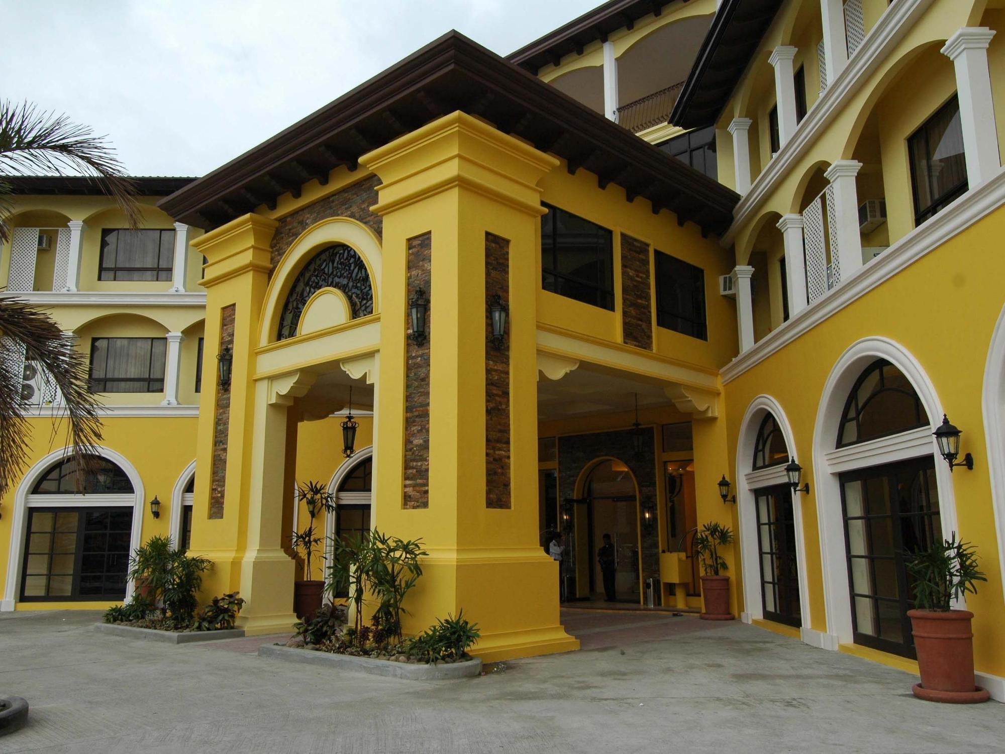 Planta Centro Bacolod Hotel & Residences Bagian luar foto