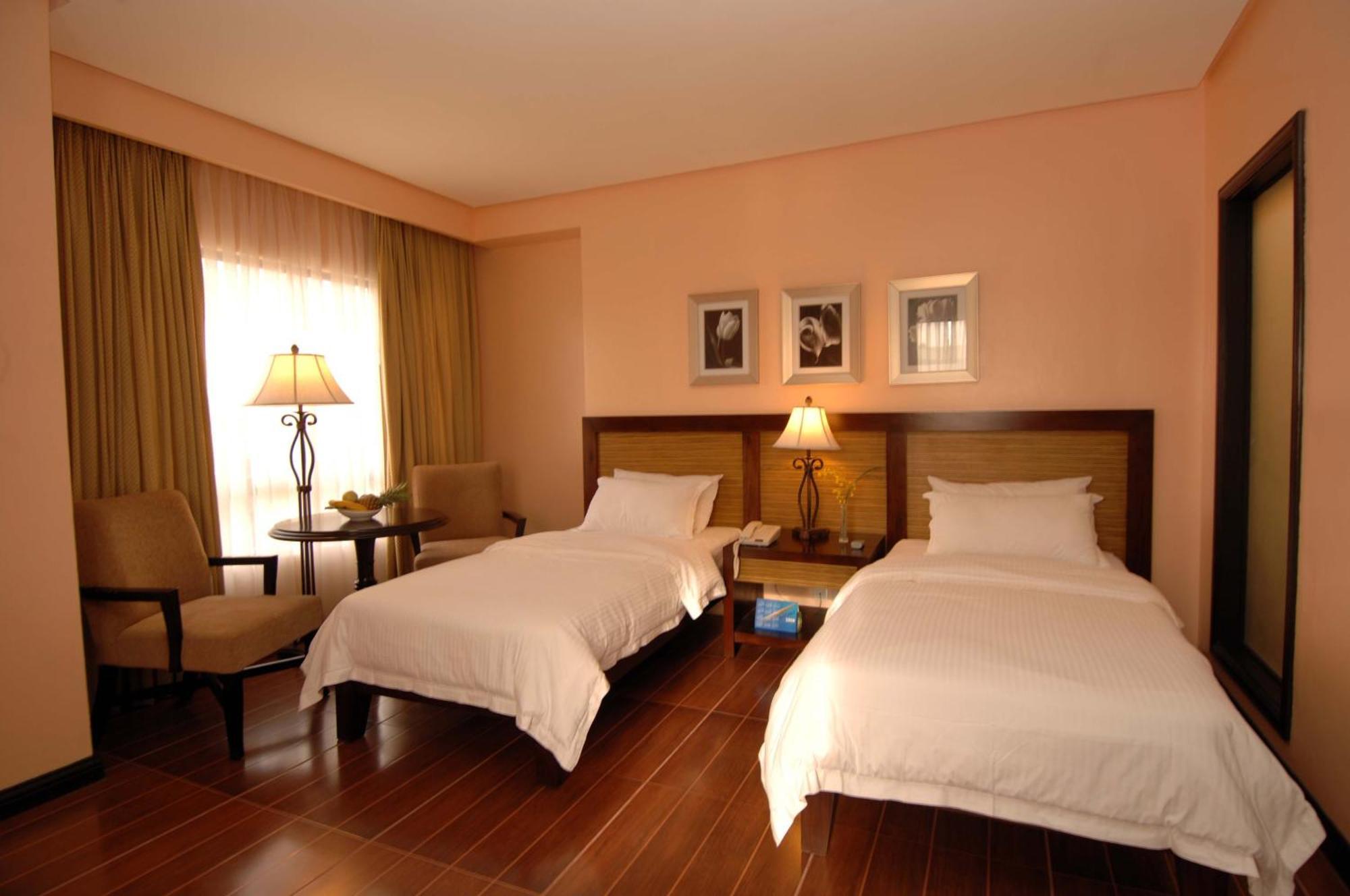 Planta Centro Bacolod Hotel & Residences Bagian luar foto