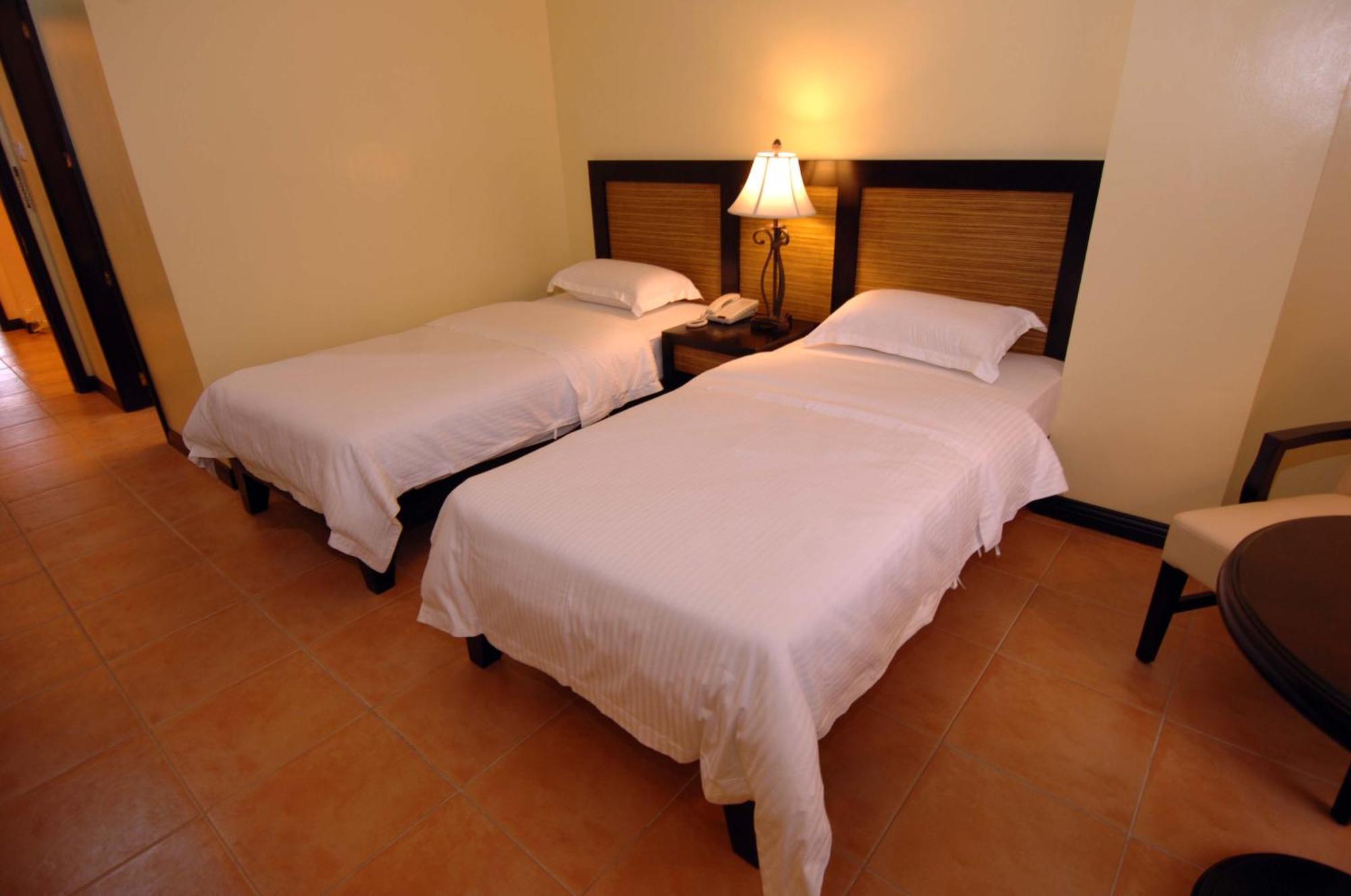 Planta Centro Bacolod Hotel & Residences Bagian luar foto
